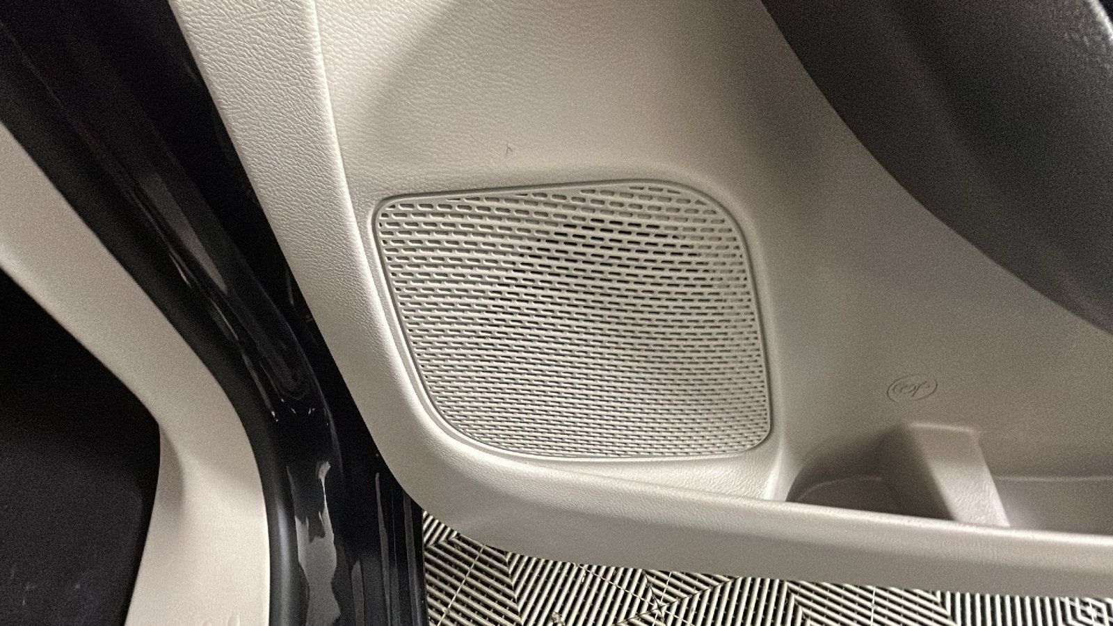 Used 2023 Chrysler Pacifica Touring-L FWD image 35