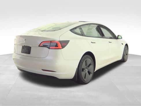 Used 2023 Tesla Model 3 Standard Range image 3