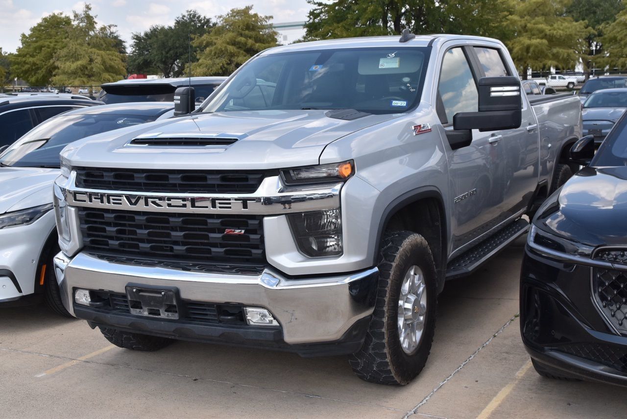 Used 2022 Chevrolet Silverado 2500 LT w/ Convenience Package AWD/4WD image 2