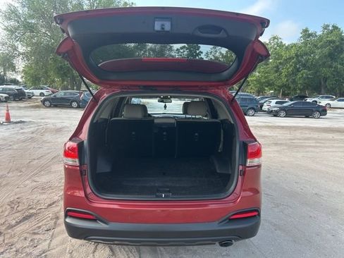 Used 2017 Kia Sorento LX w/ LX Convenience Package image 7