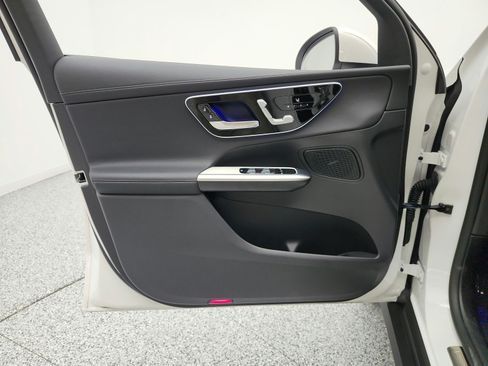 Used 2024 Mercedes-Benz GLC 300 image 12