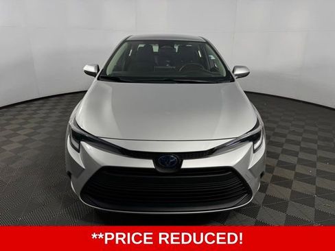Used 2025 Toyota Corolla LE image 2