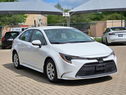 Used 2024 Toyota Corolla LE image 3