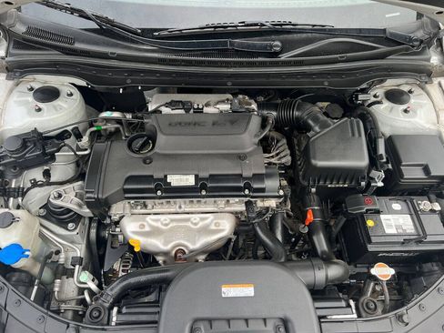 Used 2012 Hyundai Elantra w/ Preferred Pkg FWD image 20