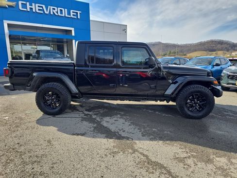 Used 2023 Jeep Gladiator Sport image 3