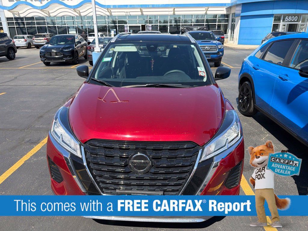 Used 2021 Nissan Kicks SV FWD image 2