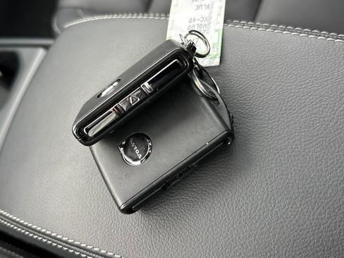 Used 2025 Volvo XC40 B5 Core image 29