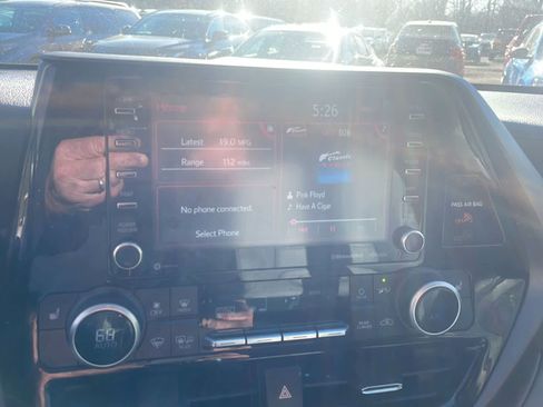 Used 2021 Toyota Highlander XLE image 16