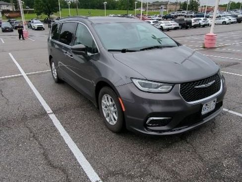 Used 2022 Chrysler Pacifica Touring-L FWD image 7