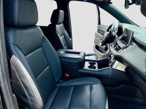 Used 2022 Chevrolet Suburban LT RWD image 25