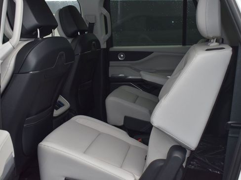 New 2025 Lincoln Navigator L Reserve image 11