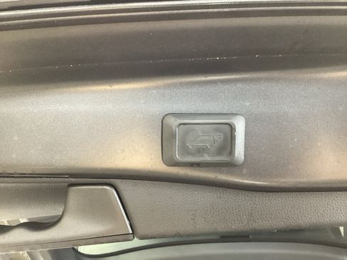 Used 2020 Toyota RAV4 XLE w/ Convenience Package AWD/4WD image 13
