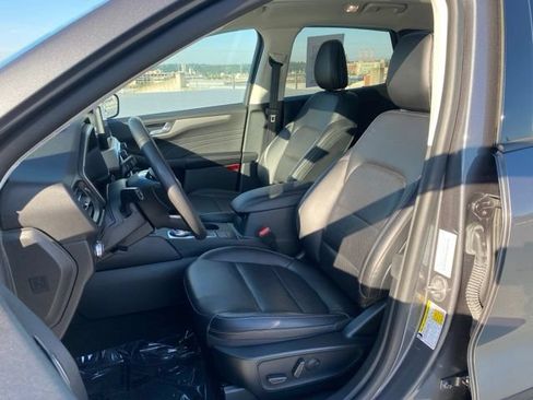 Used 2021 Ford Escape SEL w/ Technology Package AWD/4WD image 17