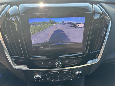 Used 2023 Chevrolet Traverse LT FWD image 31