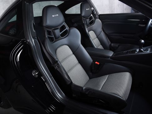 Used 2016 Porsche 911 R RWD image 17