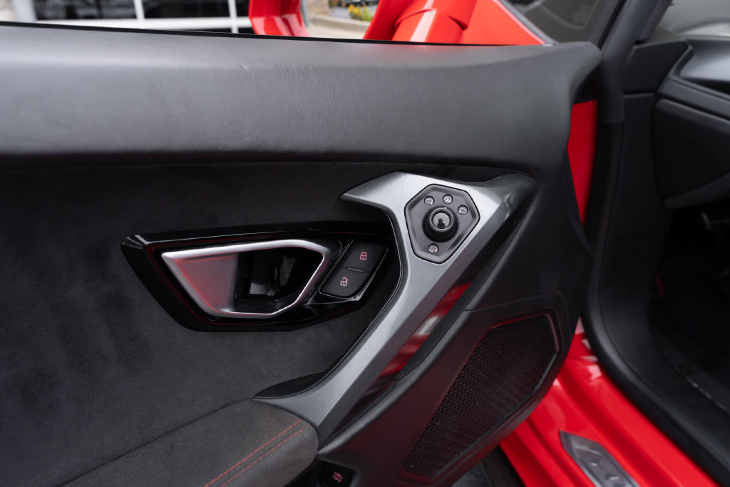 Used 2015 Lamborghini Huracan LP 610-4 AWD/4WD image 25