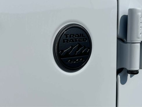 New 2025 Jeep Gladiator Sport image 9