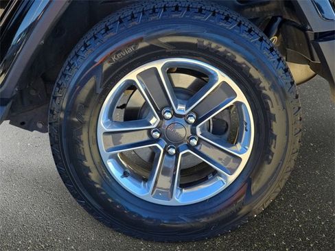 Used 2018 Jeep Wrangler Unlimited Sahara image 36