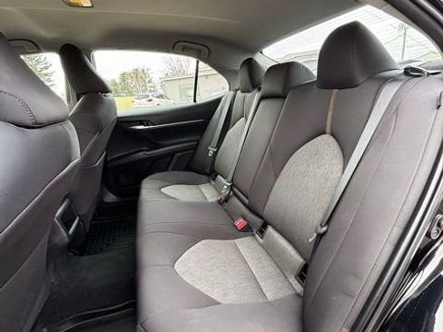 Used 2018 Toyota Camry LE image 12