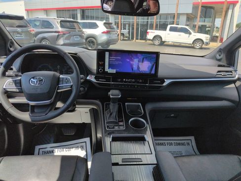 Certified 2025 Toyota Sienna XLE Woodland Edition AWD/4WD image 12