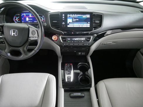 Used 2020 Honda Pilot Touring image 10