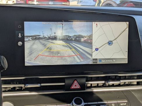 Used 2025 Hyundai Elantra SEL image 21