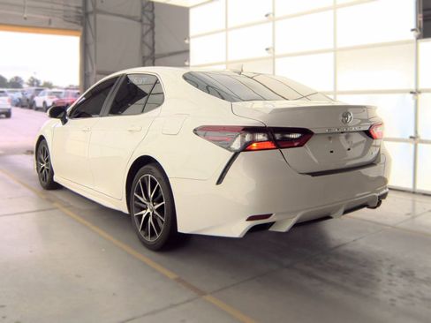 Used 2024 Toyota Camry SE FWD image 11