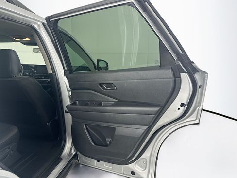 Used 2025 Nissan Pathfinder SV FWD image 31