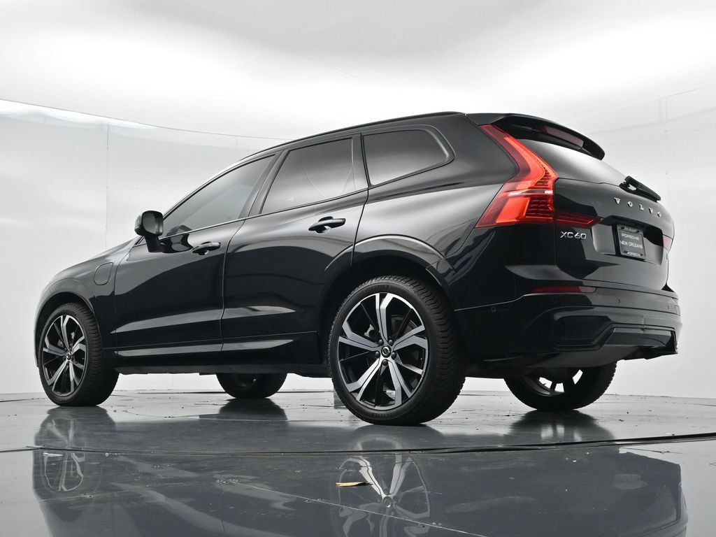Used 2022 Volvo XC60 T8 R-Design w/ Advanced Package AWD/4WD image 22