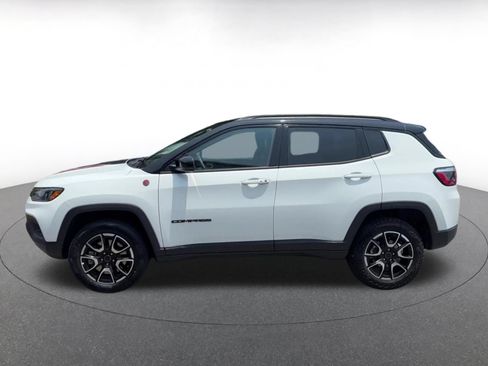 Used 2025 Jeep Compass Trailhawk AWD/4WD image 7