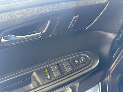 Used 2015 Chevrolet Traverse LT FWD image 17