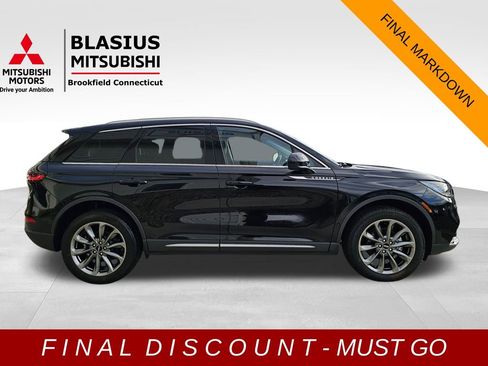 Used 2022 Lincoln Corsair AWD w/ Premium Package image 5