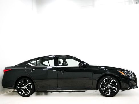 Used 2024 Nissan Altima 2.5 SR FWD image 4