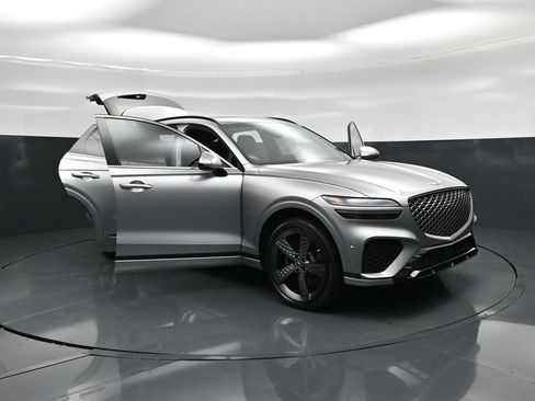 Used 2024 Genesis GV70 3.5T Sport w/ Sport Advanced Package AWD/4WD image 31