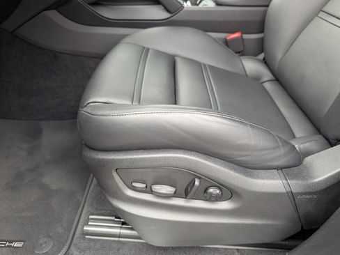 Certified 2025 Porsche Cayenne Coupe image 21