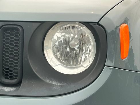 Used 2018 Jeep Renegade Latitude w/ Cold Weather Group AWD/4WD image 32