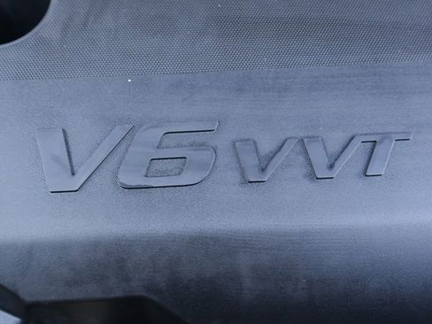 Used 2018 Chevrolet Traverse LT image 13