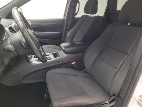 Used 2019 Jeep Grand Cherokee Laredo RWD image 17