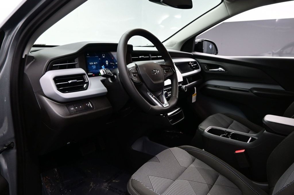 Used 2027 Chevrolet Bolt LT w/ Comfort Package FWD image 8
