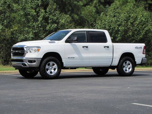 Used 2023 RAM 1500 Big Horn AWD/4WD image 3