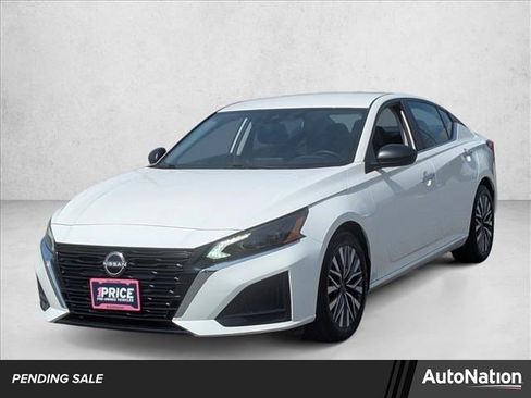 Used 2025 Nissan Altima 2.5 SV image 1
