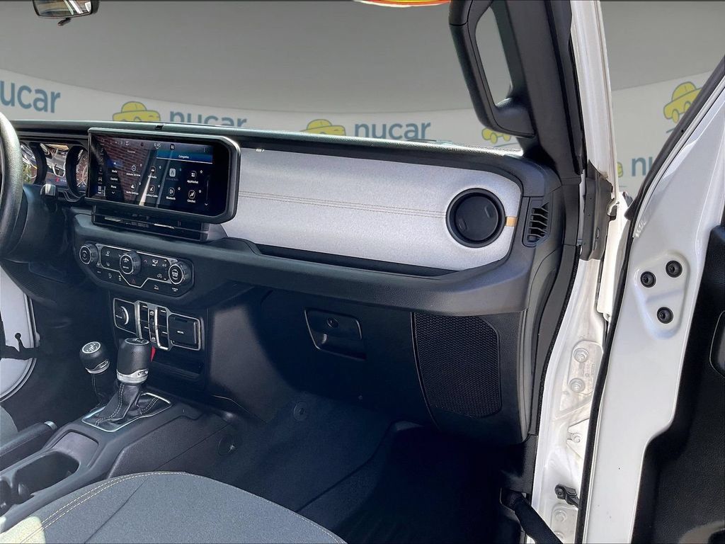 Used 2025 Jeep Gladiator Sport AWD/4WD image 13