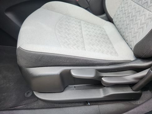 Used 2022 Chevrolet Equinox LS AWD/4WD image 10