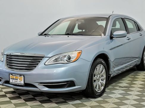 Used 2013 Chrysler 200 Touring FWD image 5