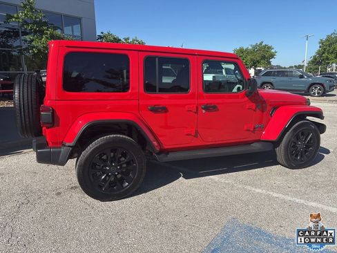 Used 2025 Jeep Wrangler Unlimited Sahara AWD/4WD image 27