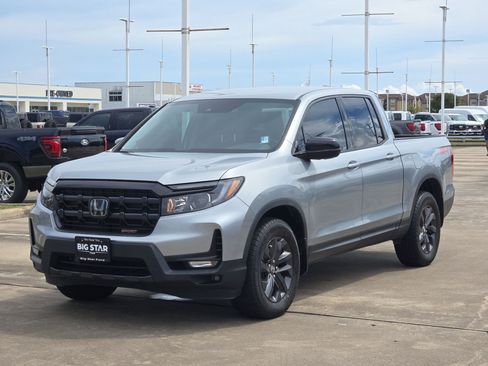 Used 2025 Honda Ridgeline Sport image 10