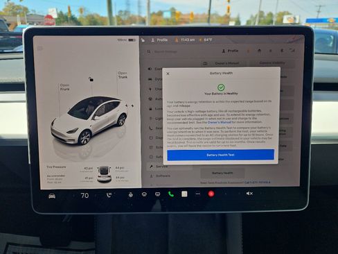 Used 2022 Tesla Model Y Long Range image 11