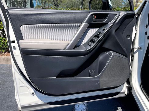 Used 2017 Subaru Forester 2.5i Premium image 23