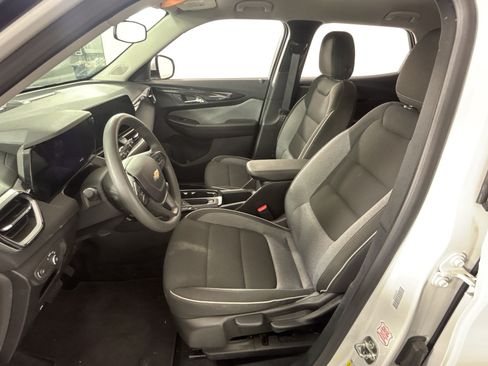 Used 2025 Chevrolet TrailBlazer LT AWD/4WD image 5