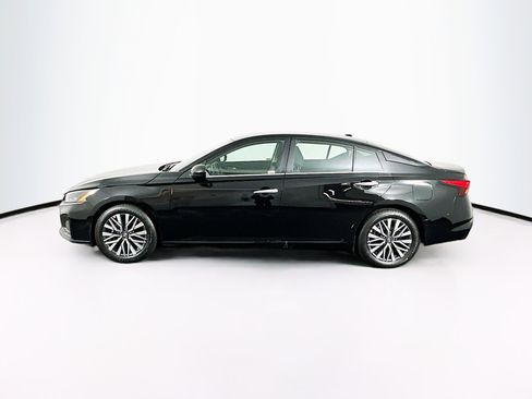 Used 2025 Nissan Altima 2.5 SV image 4